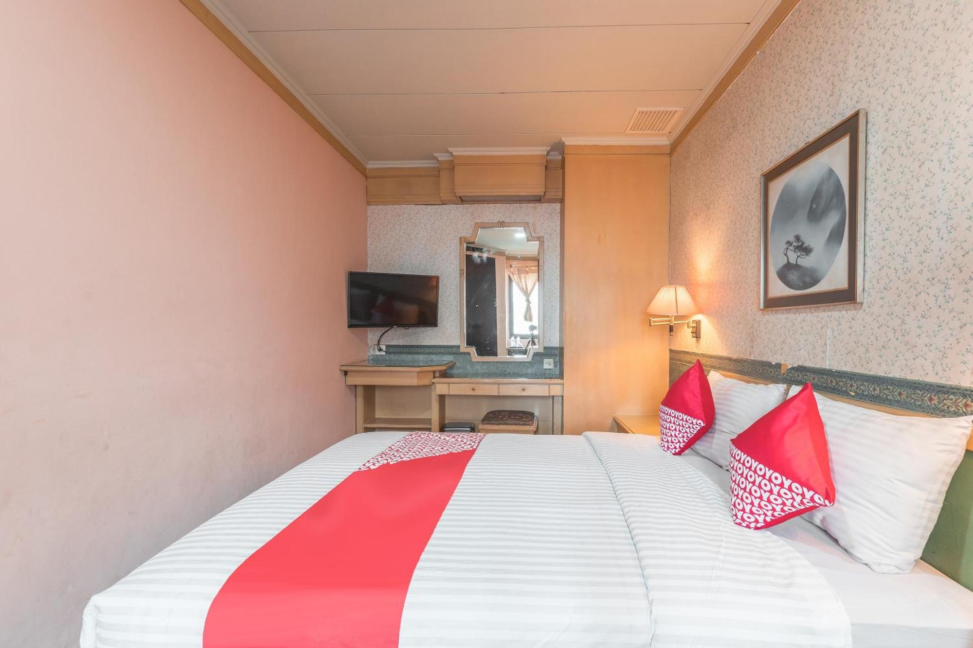 Oyo 671 Hotel Capitol Cakarta Dış mekan fotoğraf