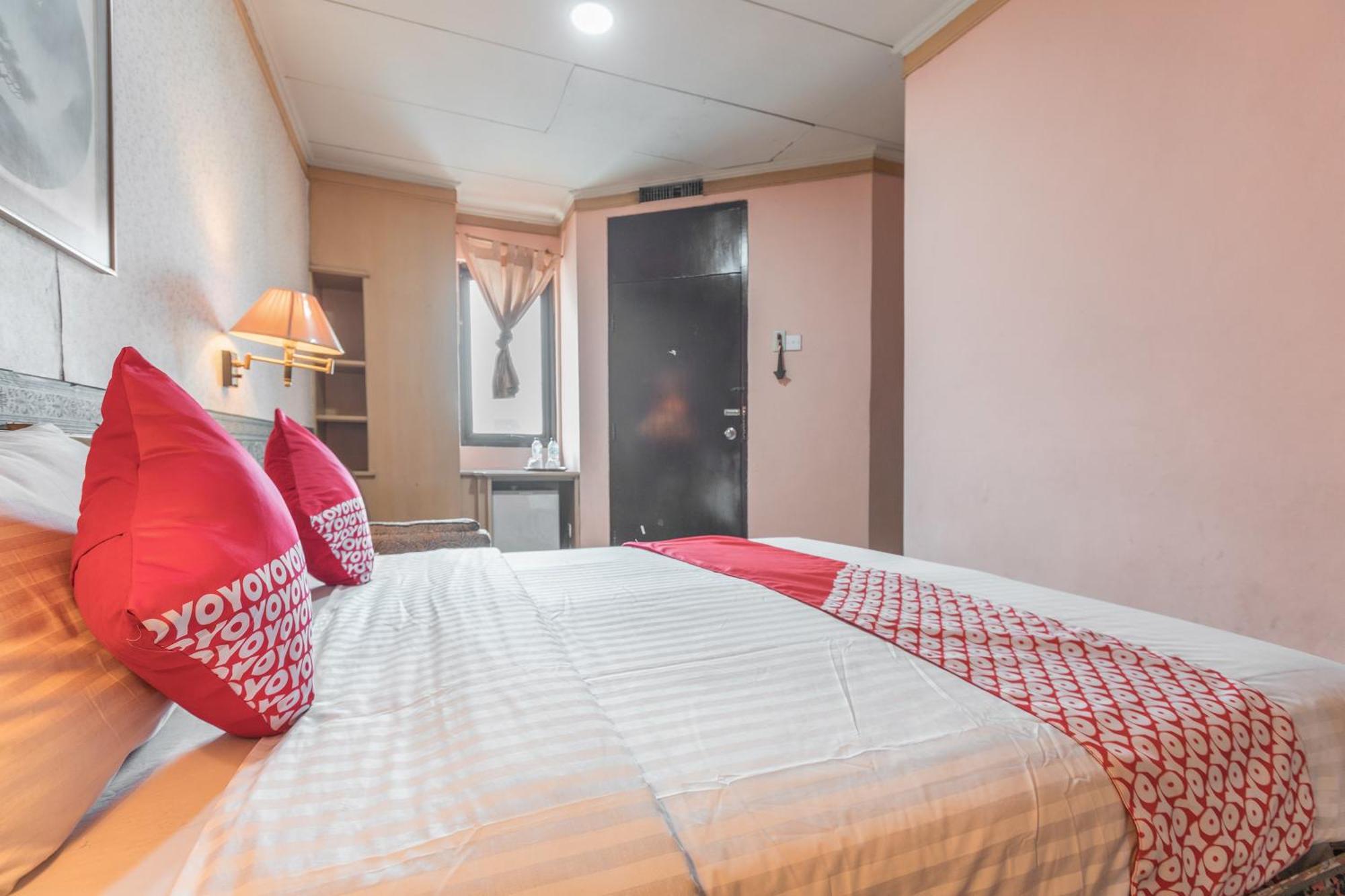 Oyo 671 Hotel Capitol Cakarta Dış mekan fotoğraf