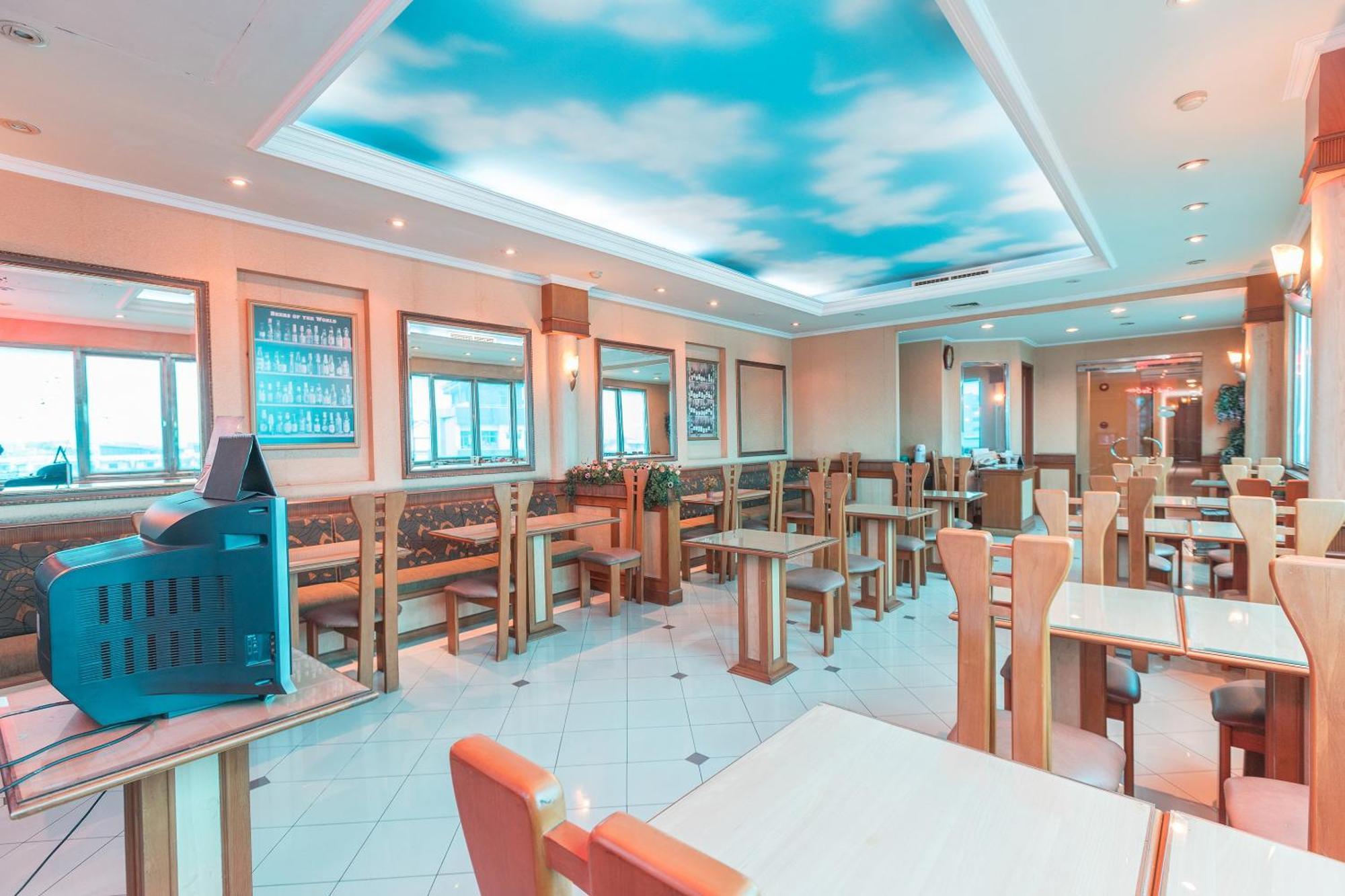 Oyo 671 Hotel Capitol Cakarta Dış mekan fotoğraf