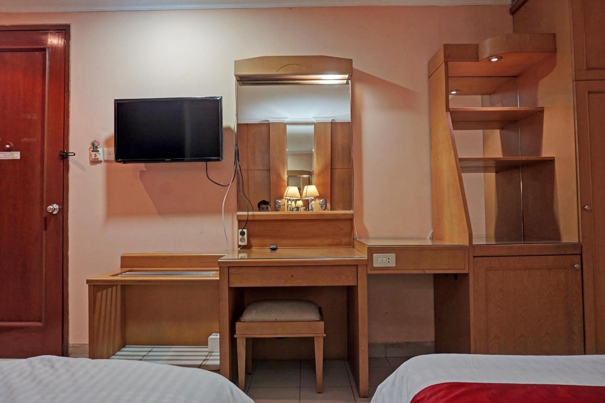 Oyo 671 Hotel Capitol Cakarta Dış mekan fotoğraf