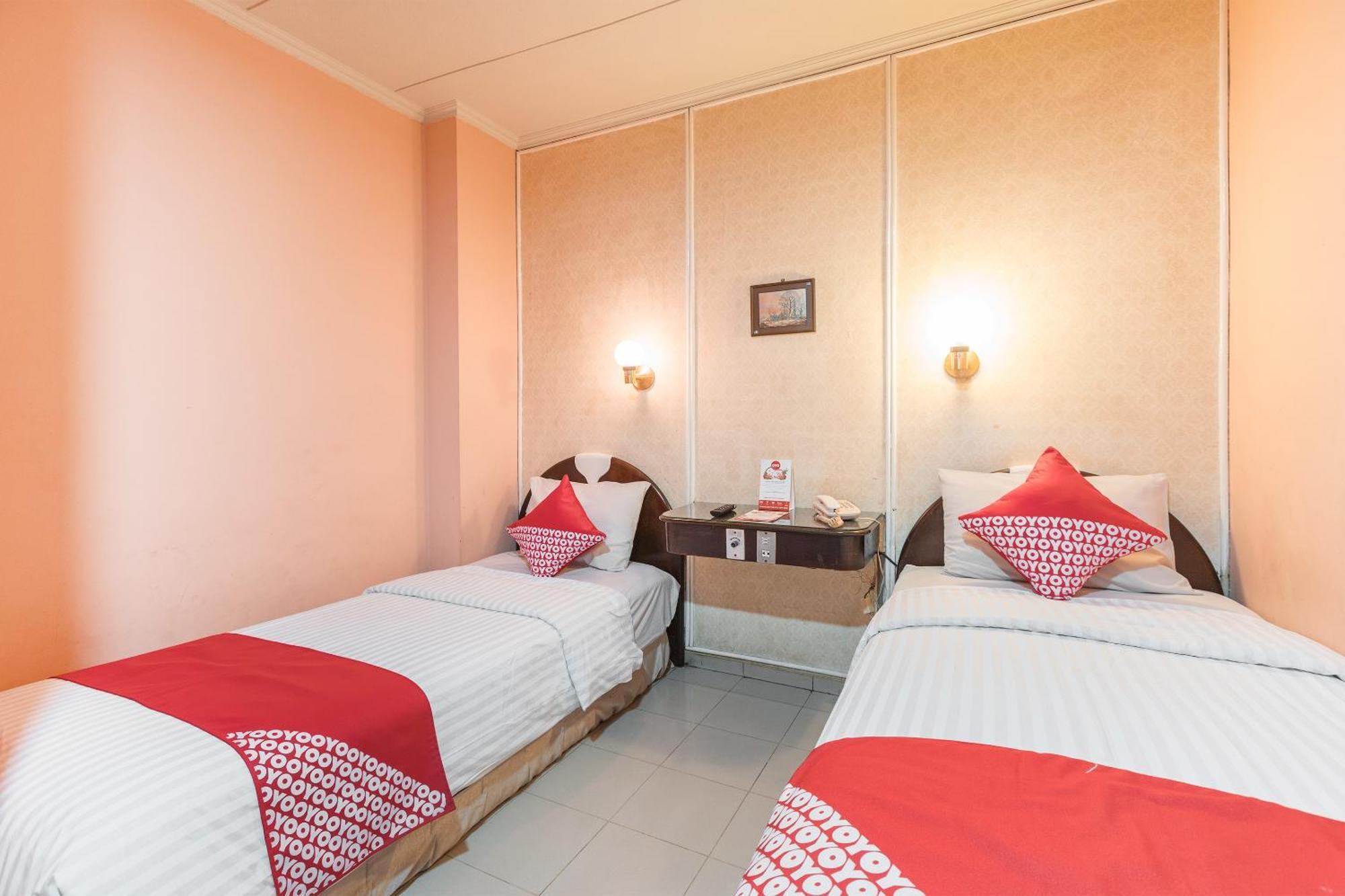 Oyo 671 Hotel Capitol Cakarta Dış mekan fotoğraf