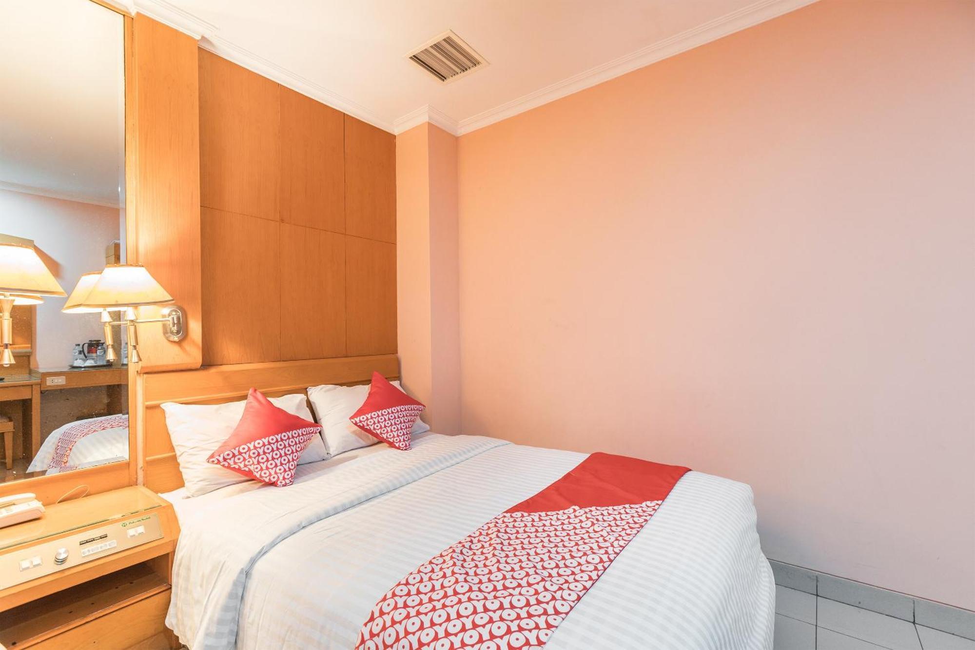 Oyo 671 Hotel Capitol Cakarta Dış mekan fotoğraf