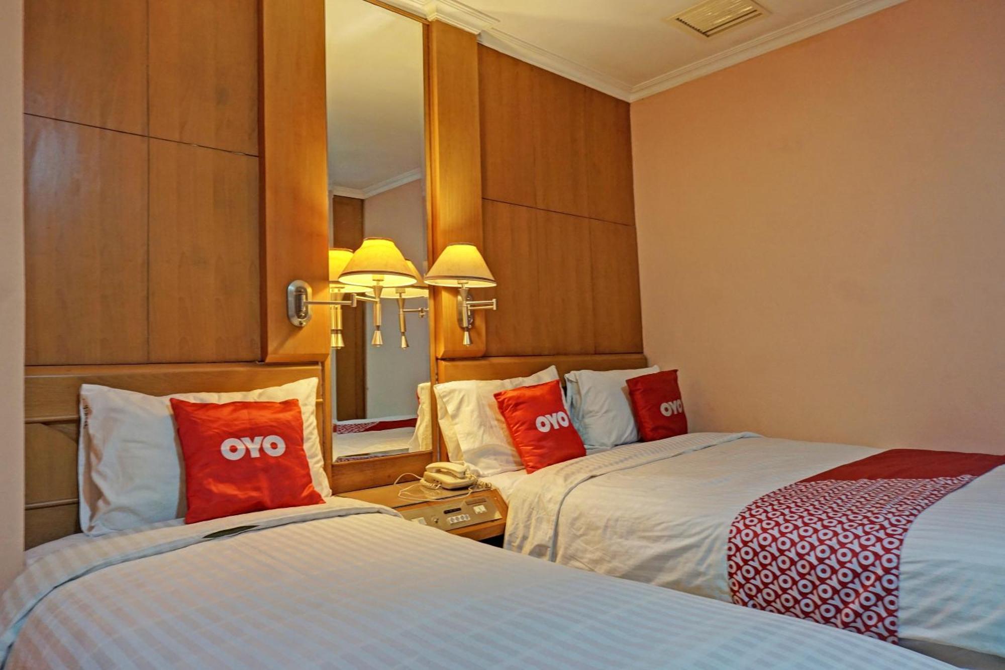 Oyo 671 Hotel Capitol Cakarta Dış mekan fotoğraf