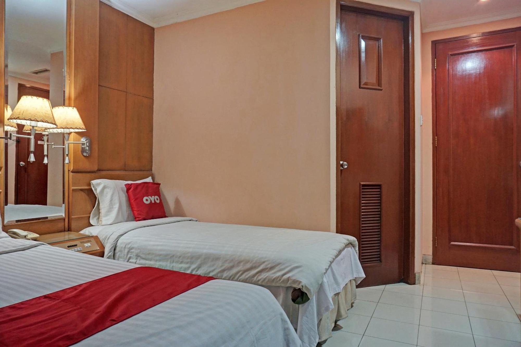 Oyo 671 Hotel Capitol Cakarta Dış mekan fotoğraf