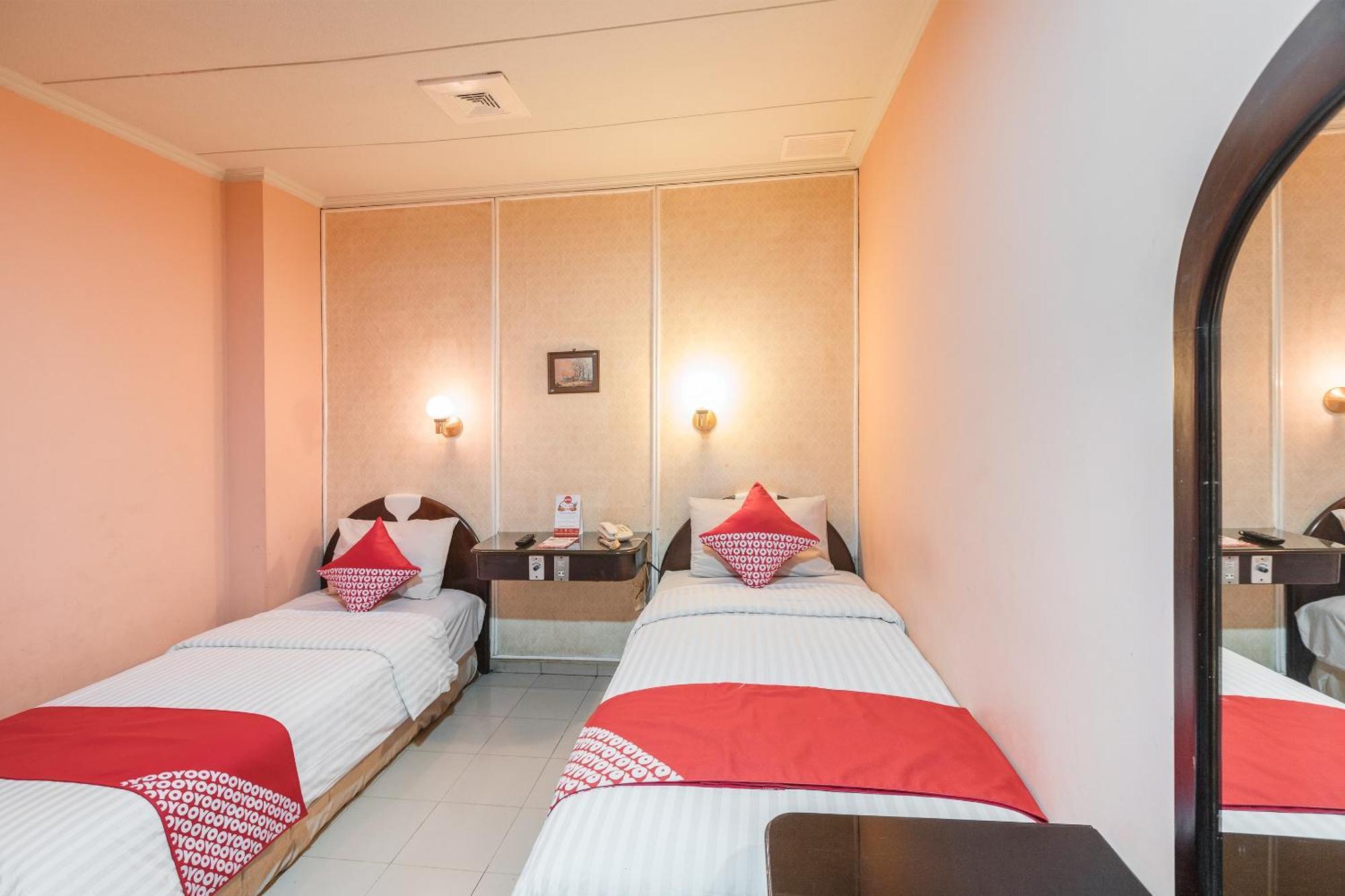 Oyo 671 Hotel Capitol Cakarta Dış mekan fotoğraf