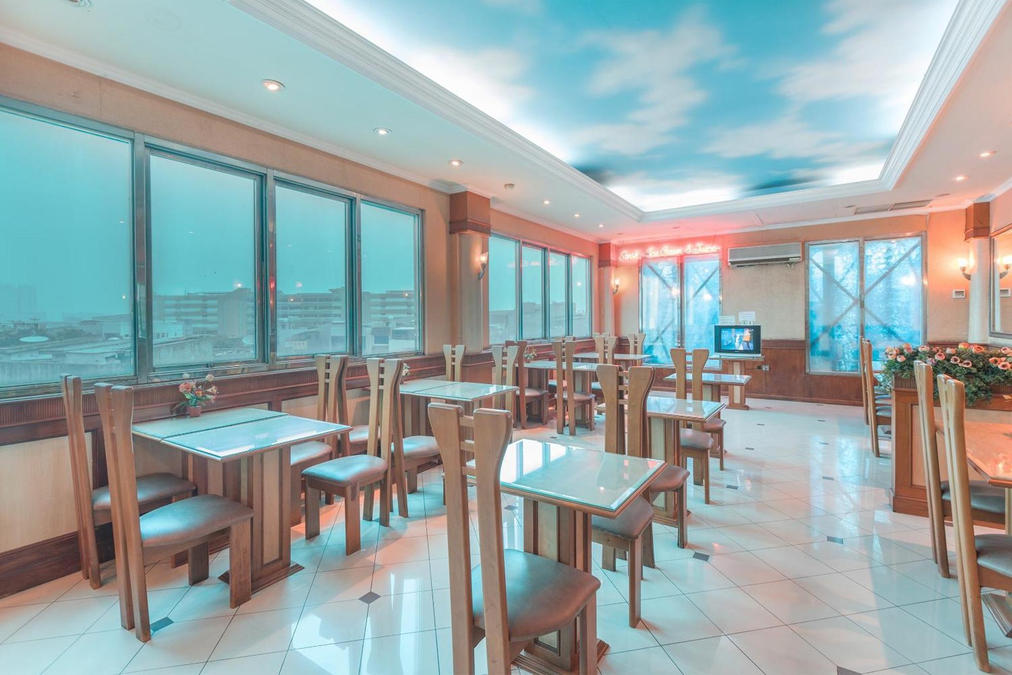 Oyo 671 Hotel Capitol Cakarta Dış mekan fotoğraf