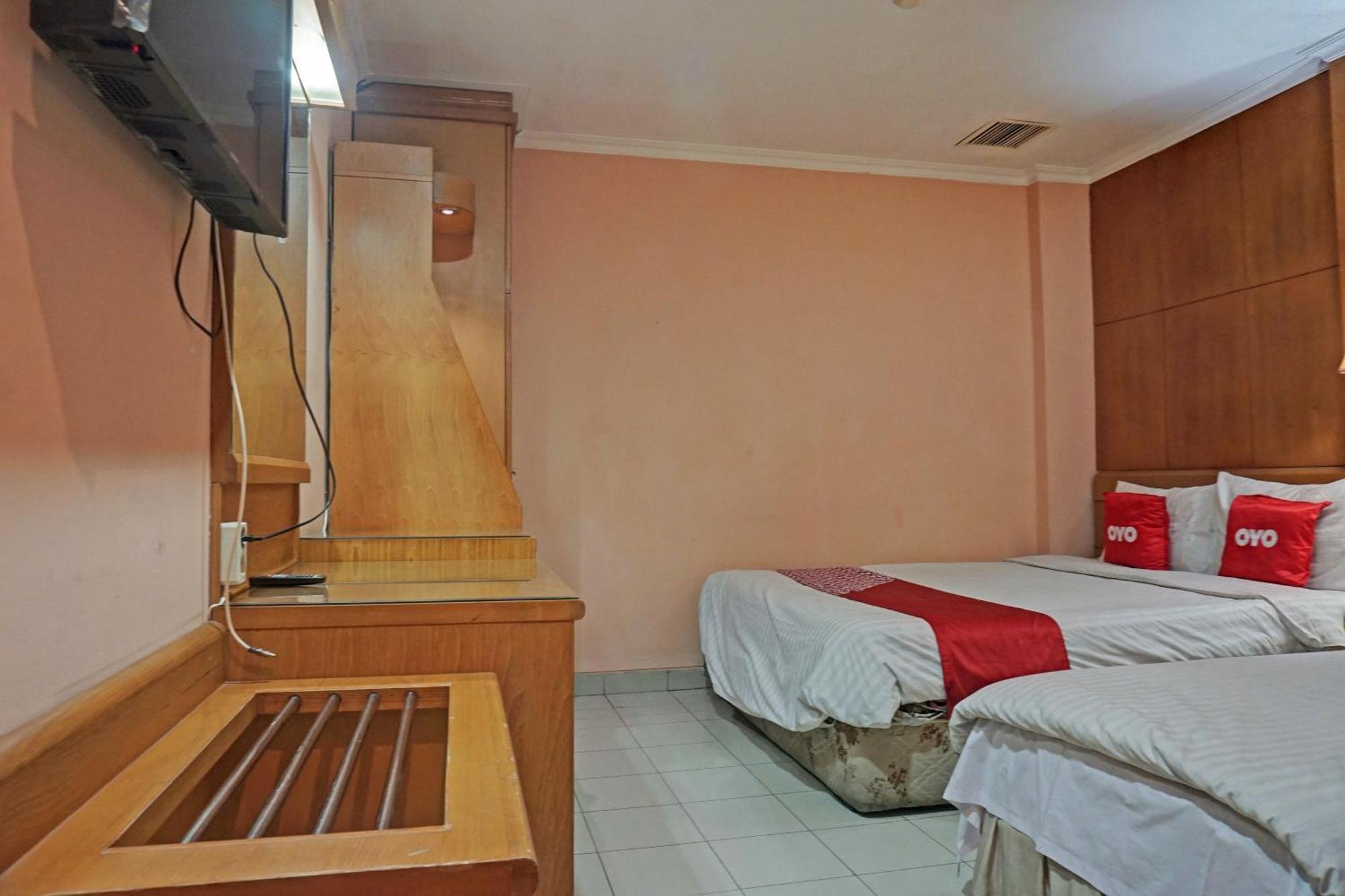 Oyo 671 Hotel Capitol Cakarta Dış mekan fotoğraf