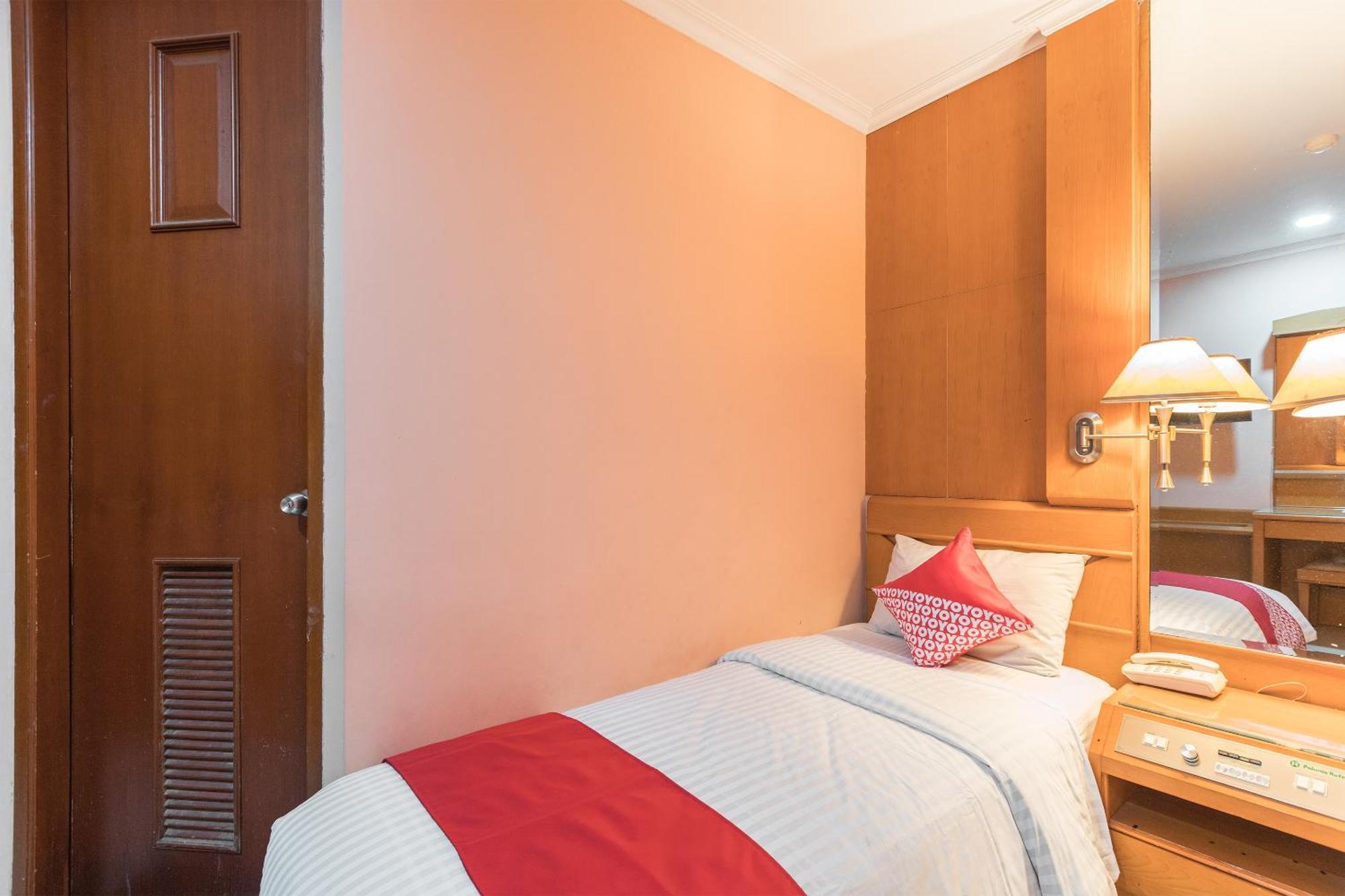 Oyo 671 Hotel Capitol Cakarta Dış mekan fotoğraf