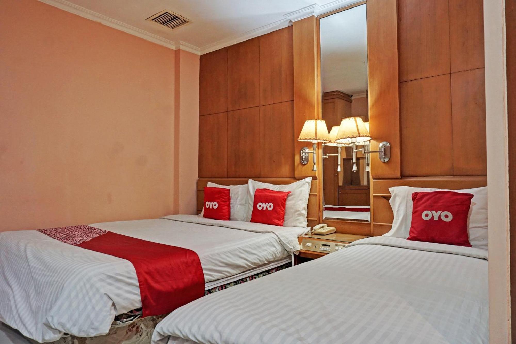 Oyo 671 Hotel Capitol Cakarta Dış mekan fotoğraf