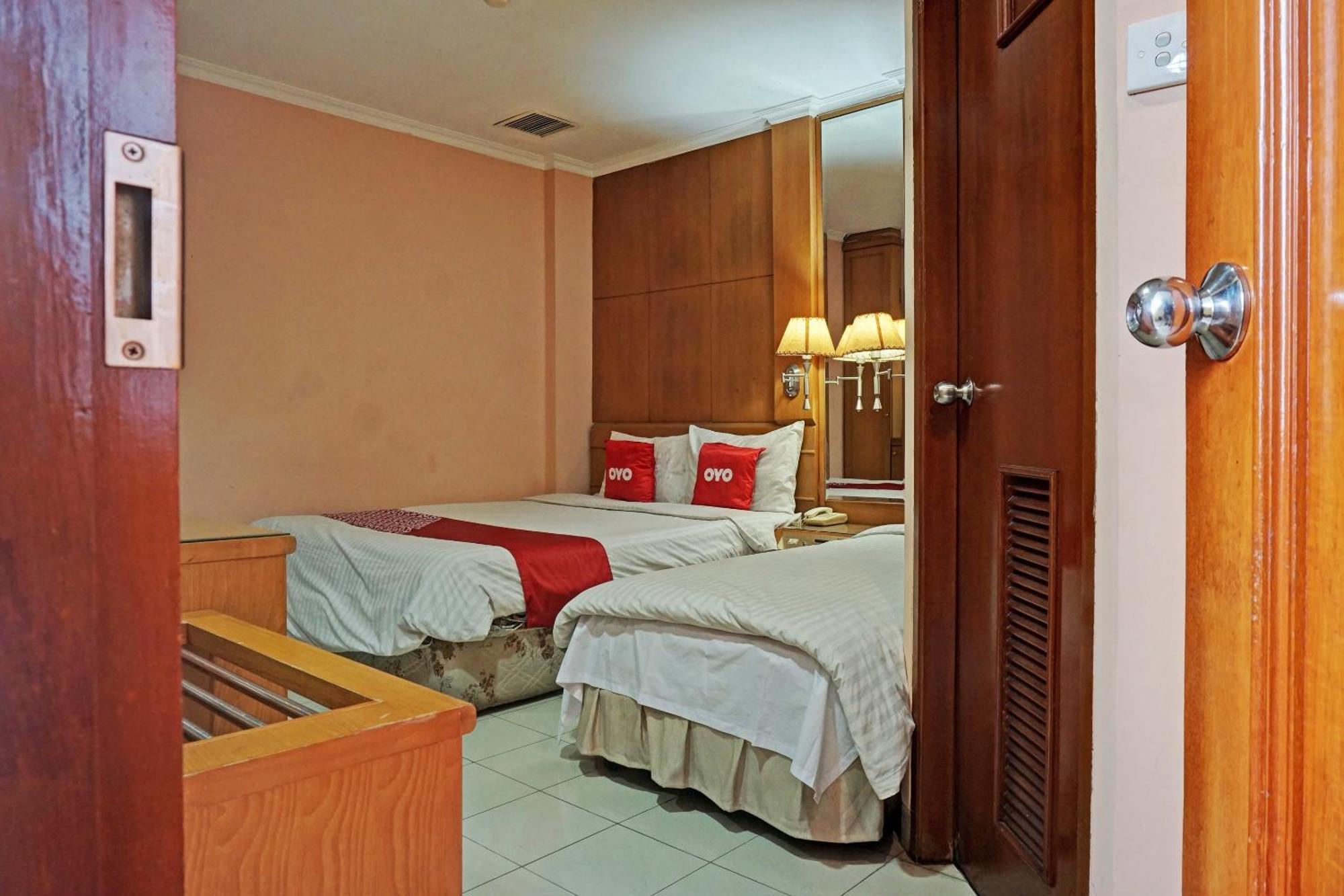 Oyo 671 Hotel Capitol Cakarta Dış mekan fotoğraf