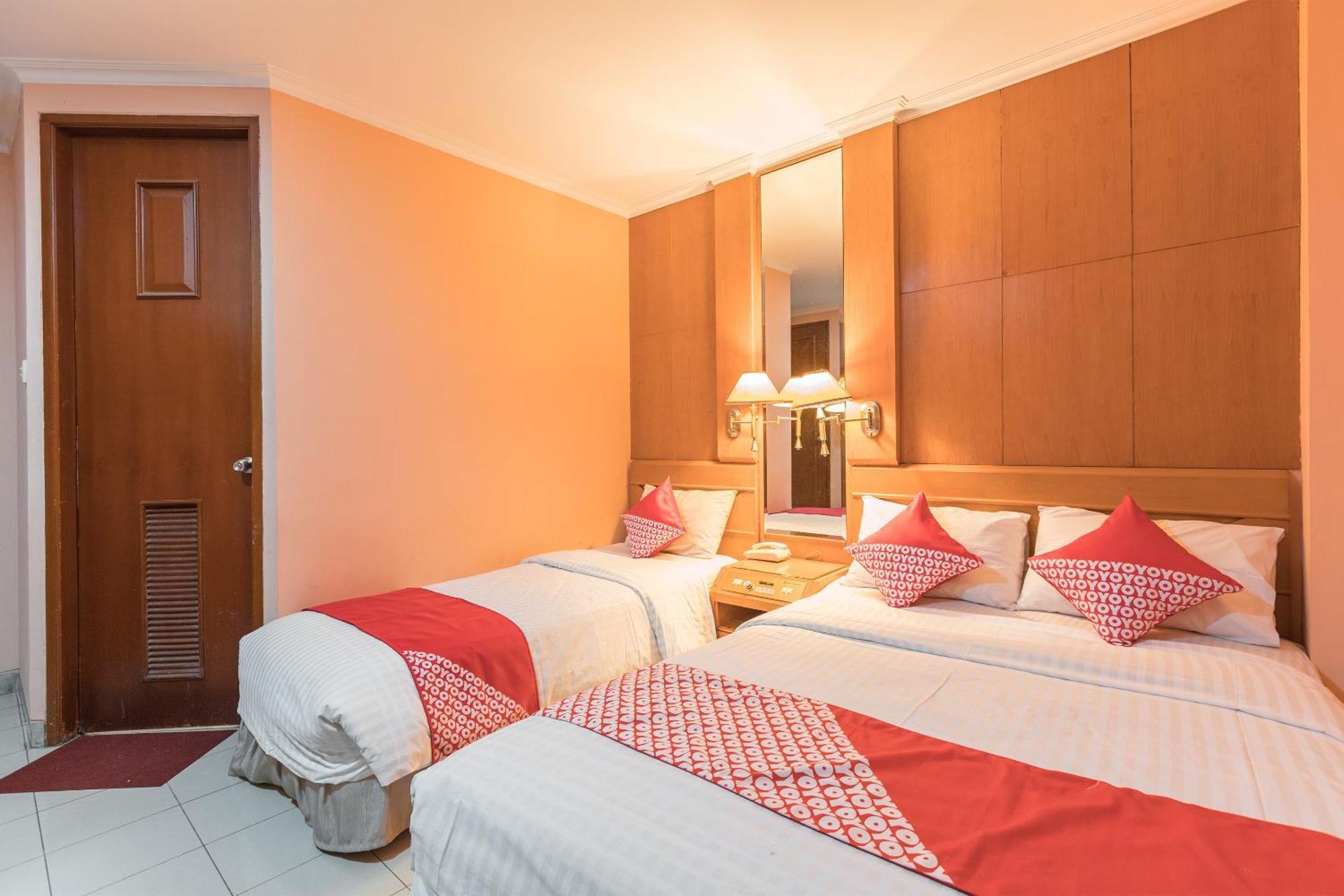 Oyo 671 Hotel Capitol Cakarta Dış mekan fotoğraf